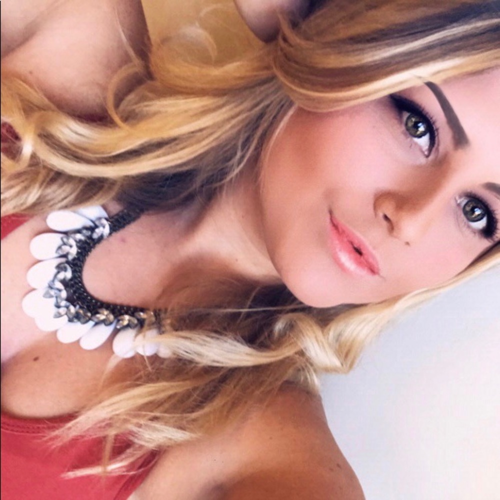 Meet your Posher, Julia